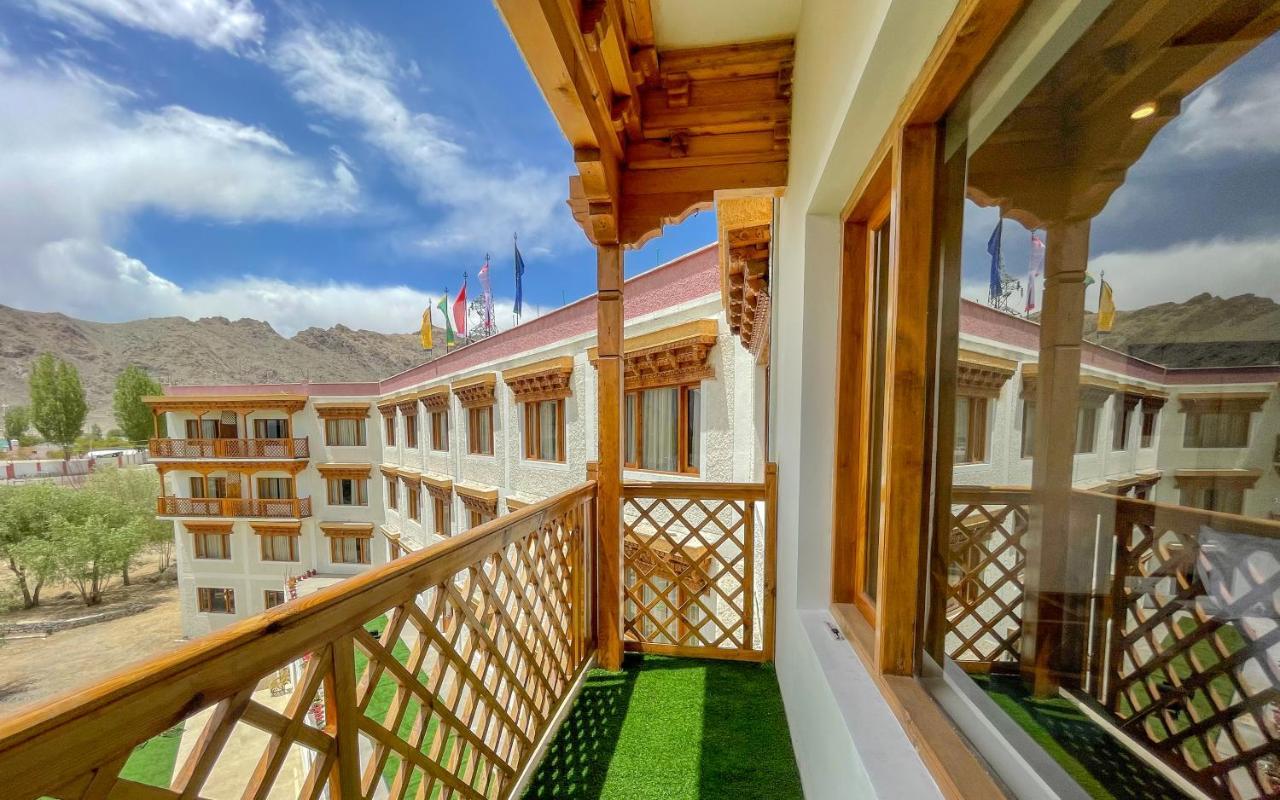 Hotel Deskitsal レー エクステリア 写真